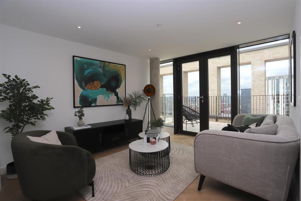 3 bedroom apartment for sale in Victoria House, East Piccadilly, M4